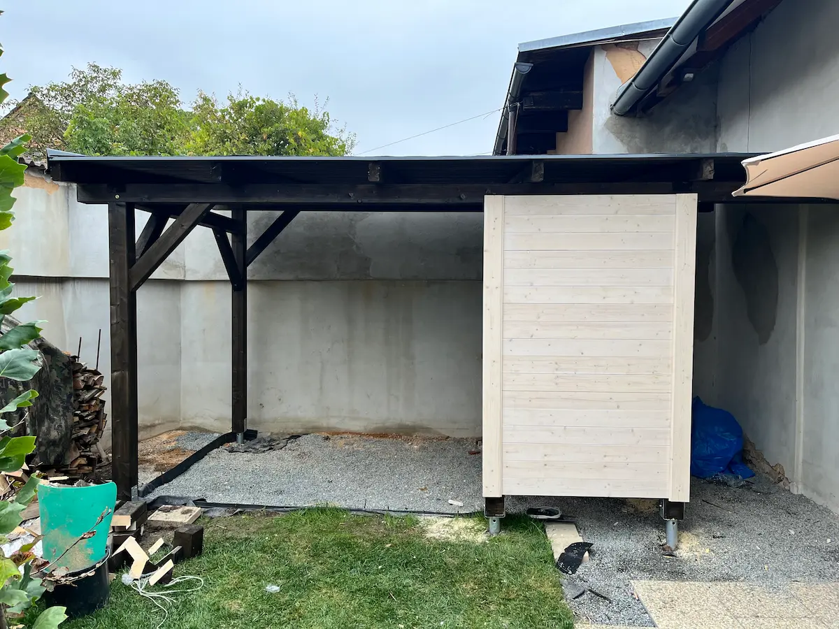 Dřevěná zahradní pergola – večerní osvětlení